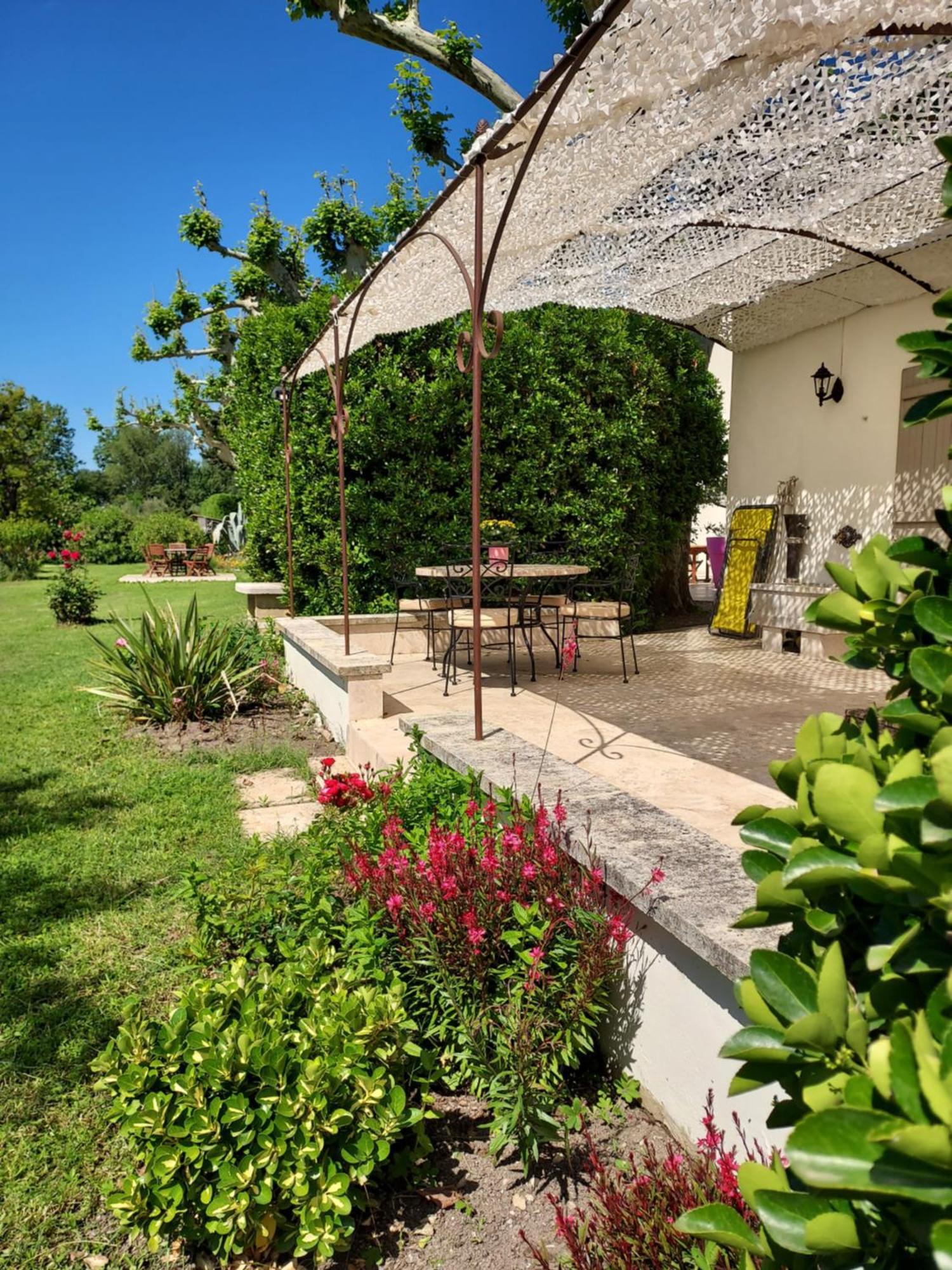 ลา บาสติด เด ซามูริเยร์ Hotel Caumont-sur-Durance ภายนอก รูปภาพ