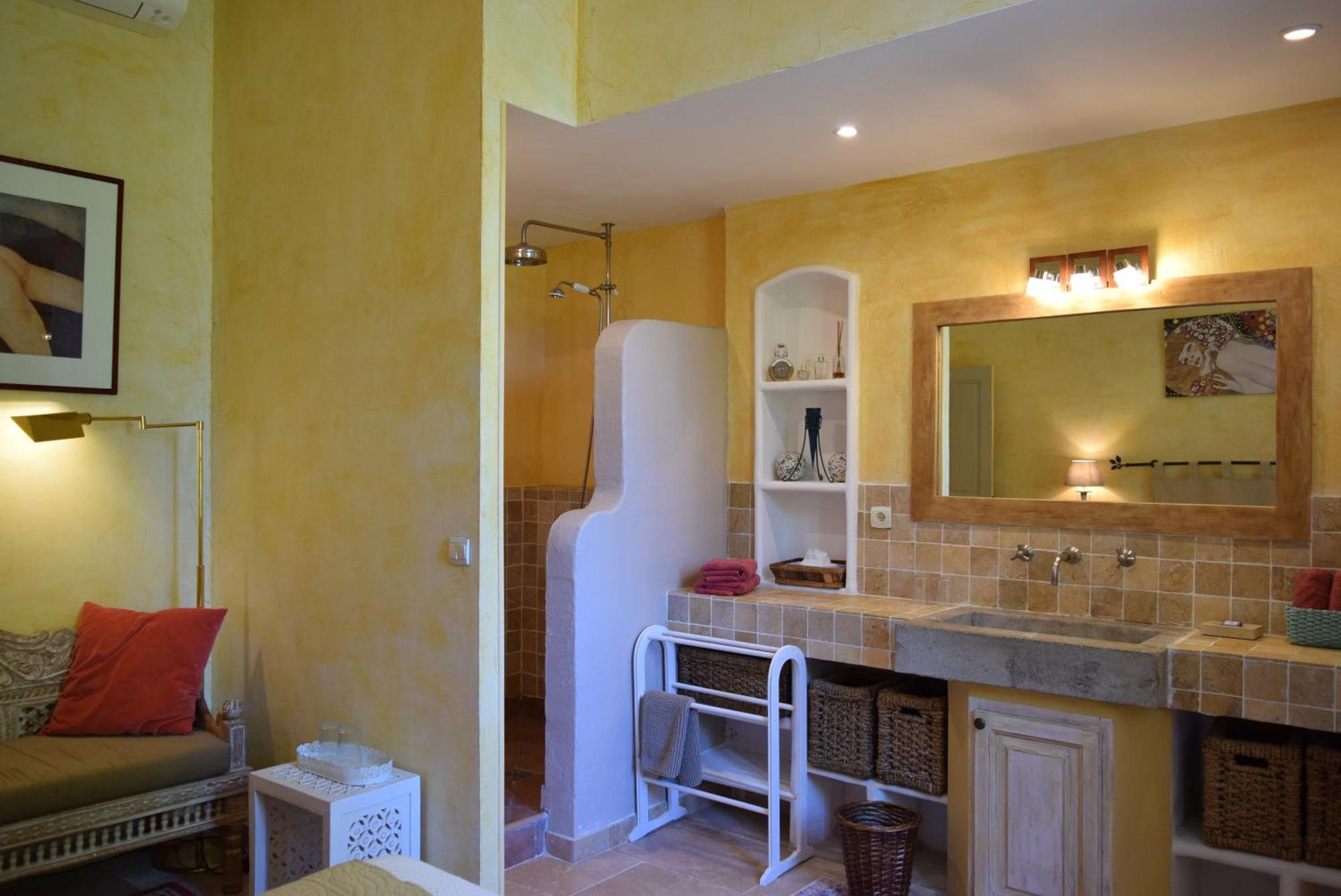 ลา บาสติด เด ซามูริเยร์ Hotel Caumont-sur-Durance ภายนอก รูปภาพ