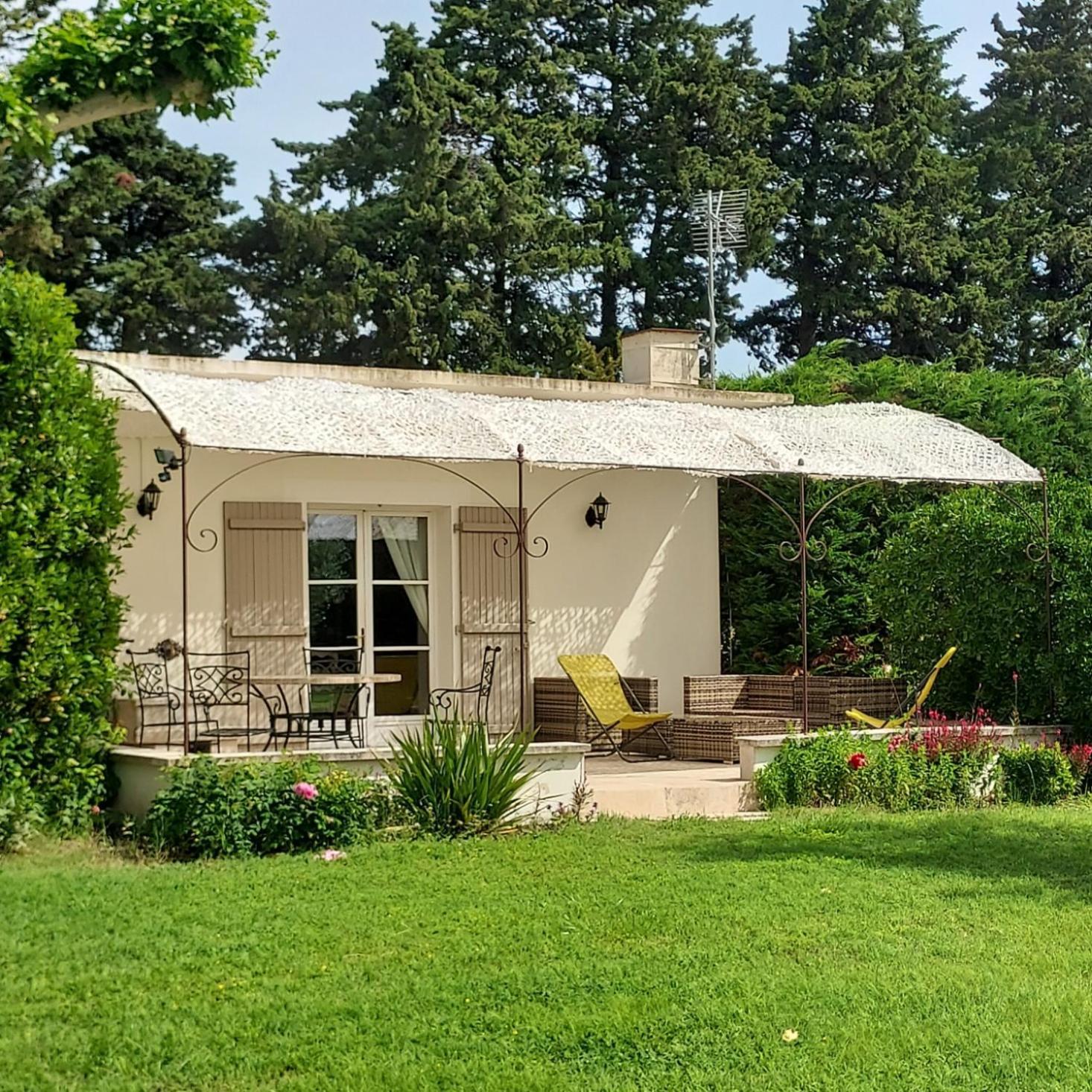 ลา บาสติด เด ซามูริเยร์ Hotel Caumont-sur-Durance ภายนอก รูปภาพ