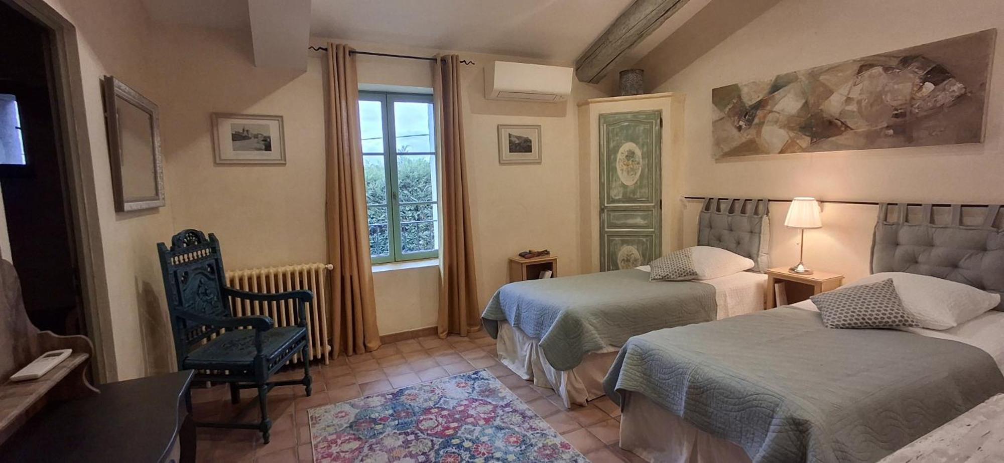 ลา บาสติด เด ซามูริเยร์ Hotel Caumont-sur-Durance ภายนอก รูปภาพ