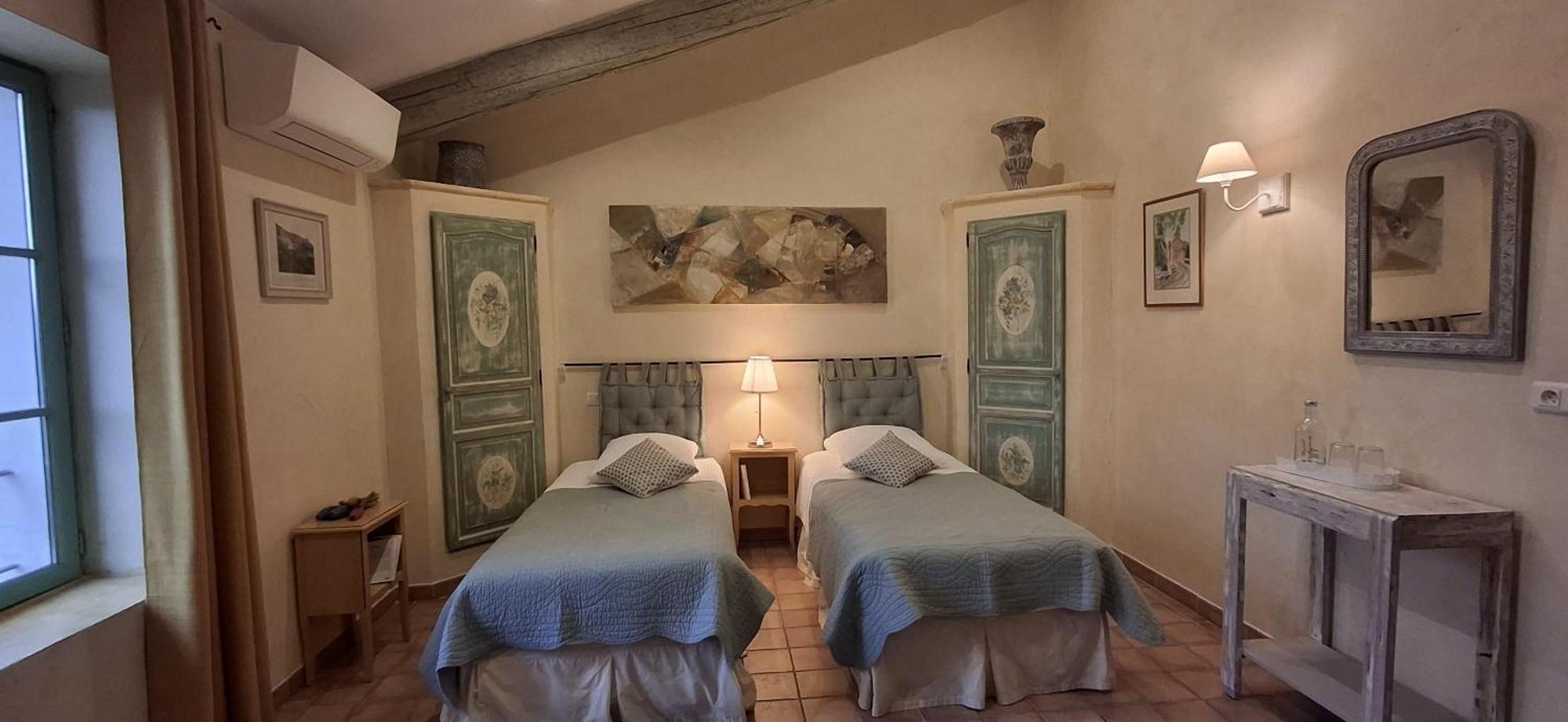 ลา บาสติด เด ซามูริเยร์ Hotel Caumont-sur-Durance ภายนอก รูปภาพ